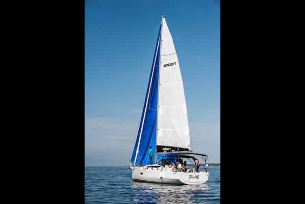 Elan E4 - 2 cab., Zadar