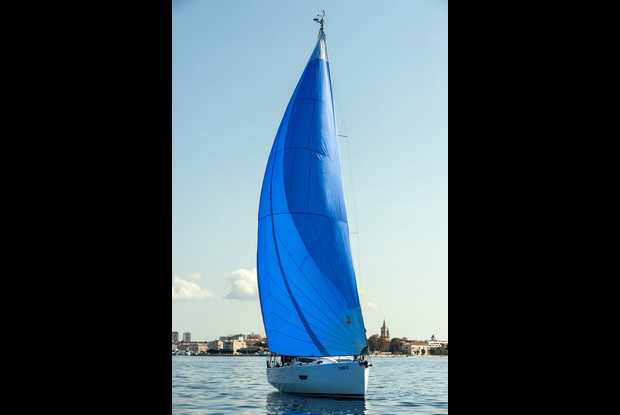 Elan E4 - 2 cab., Zadar