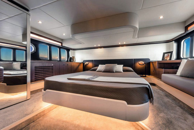 Absolute 50 Fly, Podstrana