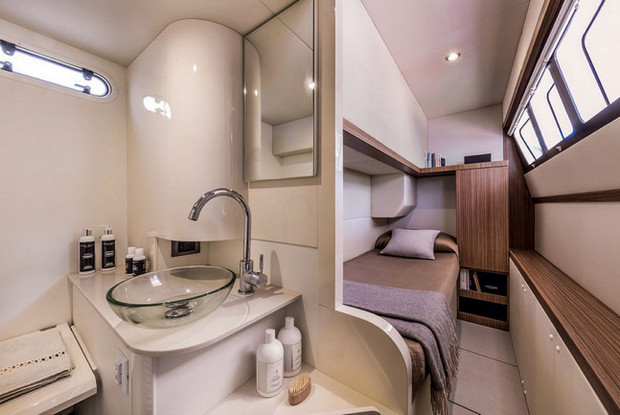 Absolute 50 Fly, Podstrana