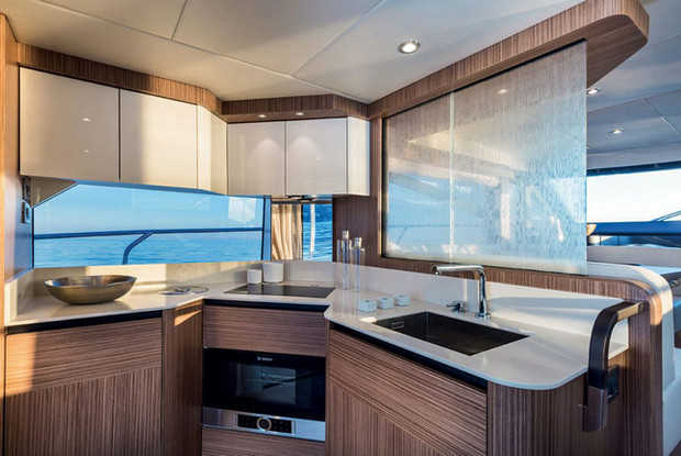 Absolute 50 Fly, Podstrana