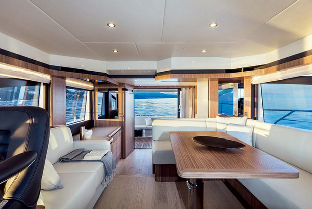 Absolute 50 Fly, Podstrana