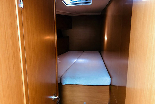 Jeanneau 53 - 5 + 1 cab., Portisco