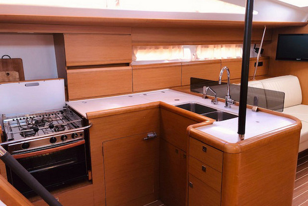 Jeanneau 53 - 5 + 1 cab., Portisco