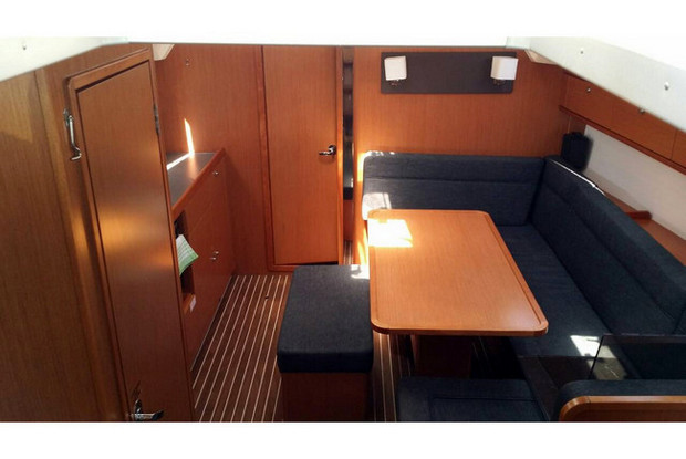 Bavaria Cruiser 41, Sami