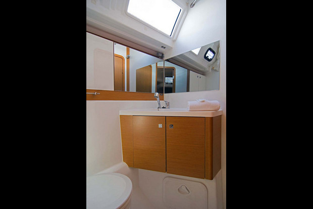 Jeanneau 53 - 5 + 1 cab., Split