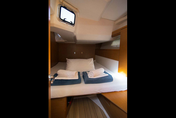 Jeanneau 53 - 5 + 1 cab., Split