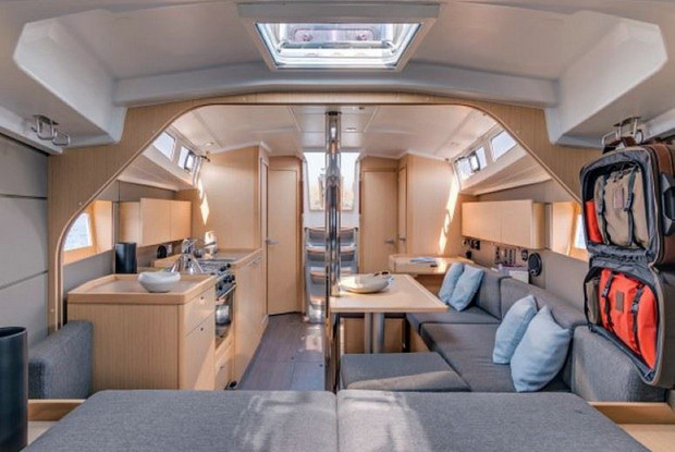 Oceanis 38.1, Palairos