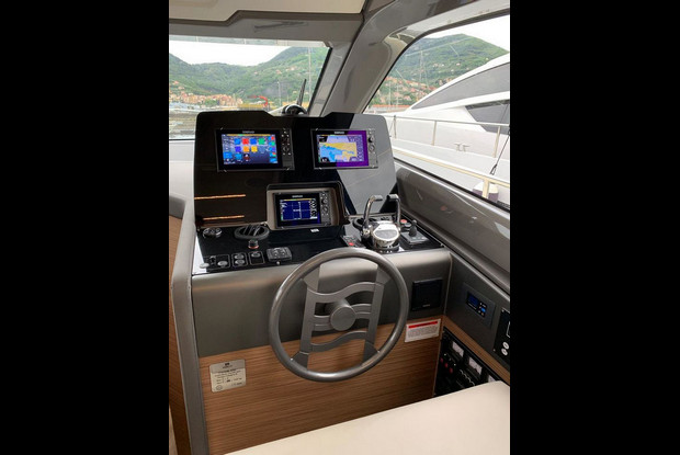 Ferretti Yachts 450, Podstrana