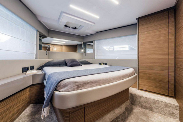 Ferretti Yachts 450, Podstrana