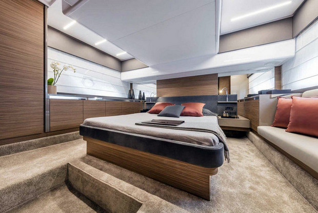 Ferretti Yachts 450, Podstrana