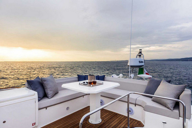 Ferretti Yachts 450, Podstrana