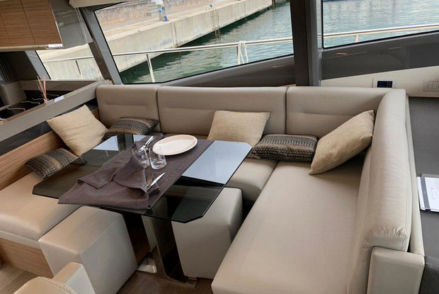 Ferretti Yachts 450, Podstrana