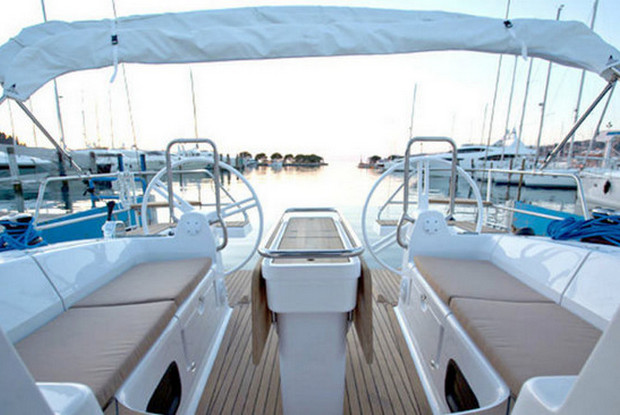 Elan Impression 45, Pula