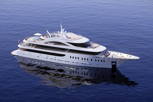 MY Custom Anthea, Split