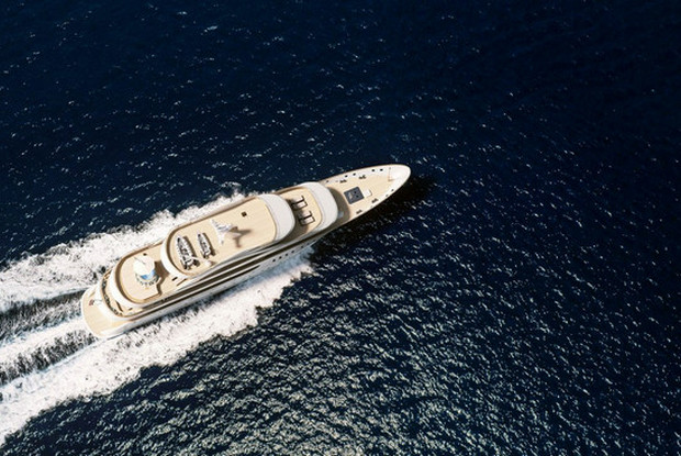 MY Custom Anthea, Split