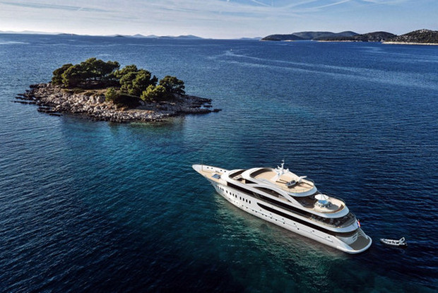 MY Custom Anthea, Split