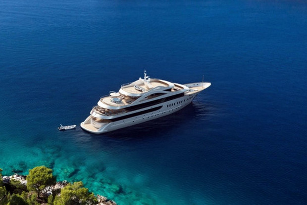 MY Custom Anthea, Split