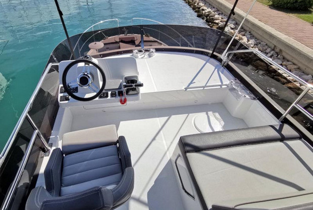 Merry Fisher 1095 FLY, Drage