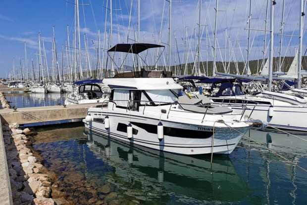 Merry Fisher 1095 FLY, Drage