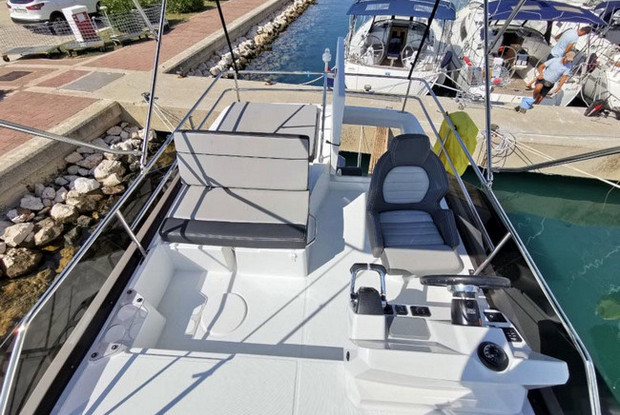 Merry Fisher 1095 FLY, Drage