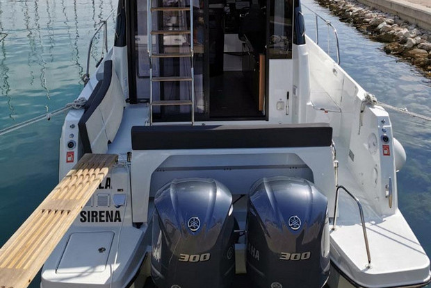 Merry Fisher 1095 FLY, Drage