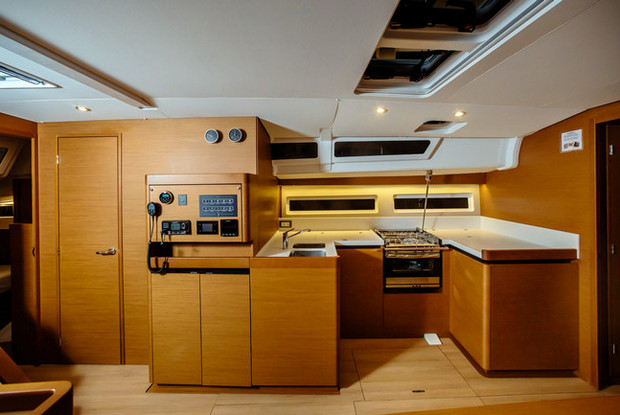 Sun Odyssey 490, Capo d