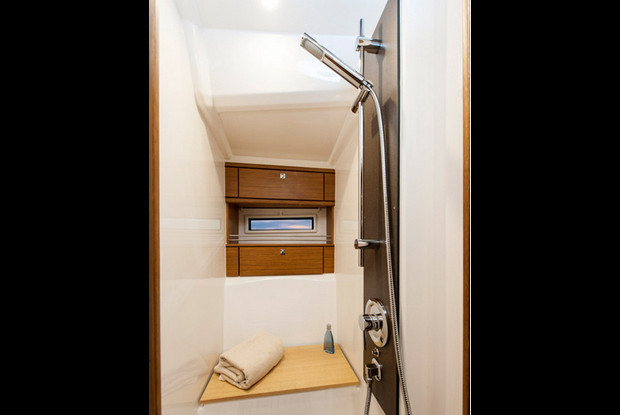 Bavaria Cruiser 56 - 5 + 1 cab., Alimos