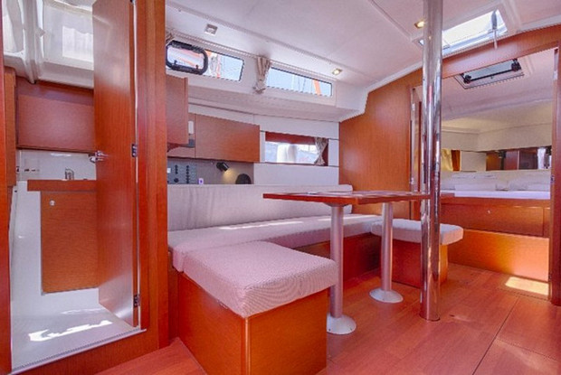 Oceanis 38.1, Marina