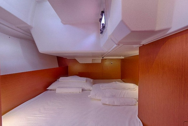 Oceanis 38.1, Marina