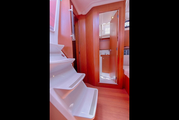 Oceanis 38.1, Marina