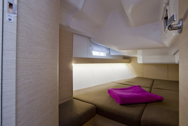 Elan Impression 40, Pula