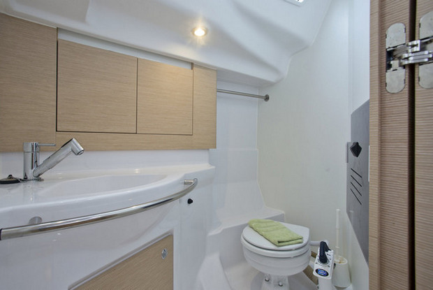 Elan Impression 40, Pula