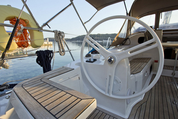 Elan Impression 40, Pula