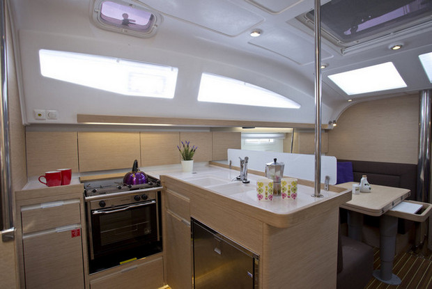 Elan Impression 40, Pula