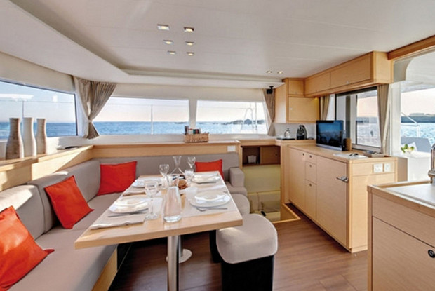 Lagoon 450 SporTop, Roche Caiman