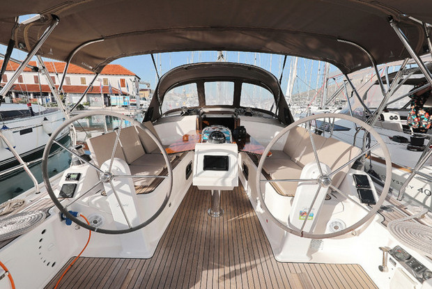 Bavaria Cruiser 37 - 3 cab., Pula