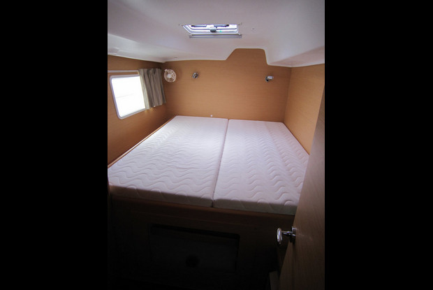 Lagoon 380 - 4 cab., Lavrio