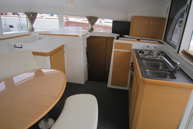 Lagoon 380 - 4 cab., Lavrio