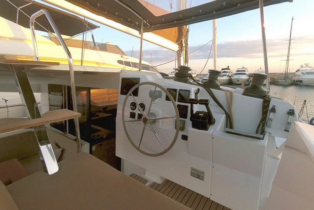 Fountaine Pajot Lucia 40 - 4 cab., Paros