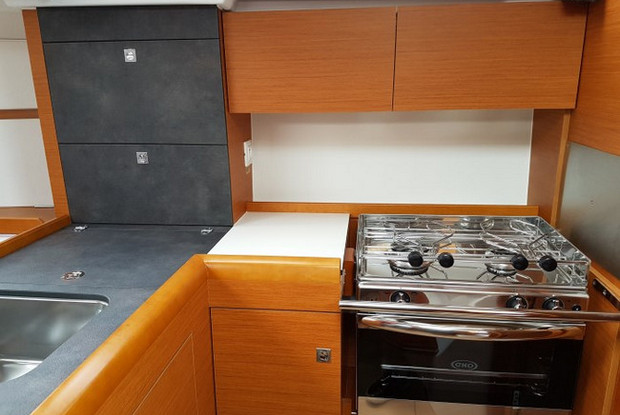 Sun Odyssey 349, Pula