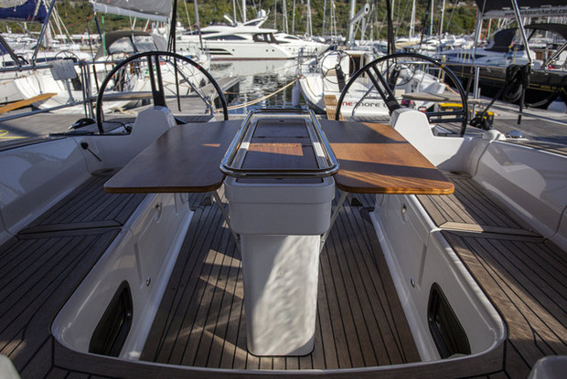 Elan Impression 45, Pula