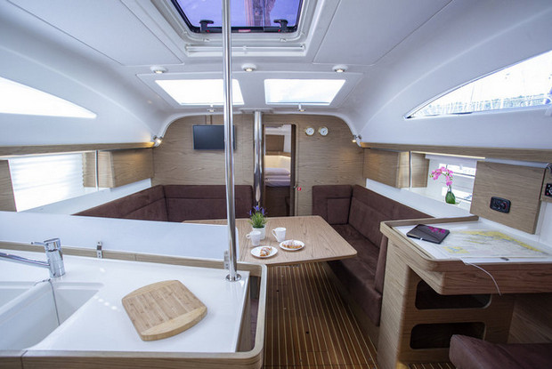 Elan Impression 45, Pula