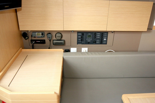 Oceanis 38 - 3 cab., Pula