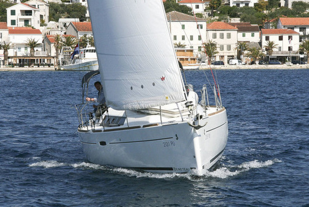Oceanis 34.2, Pula