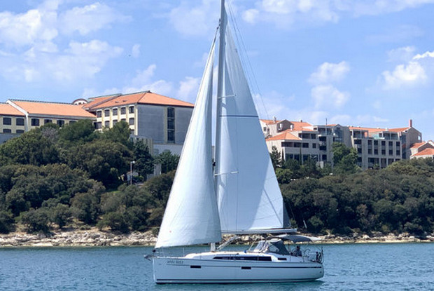 Bavaria Cruiser 37 - 3 cab., Pula