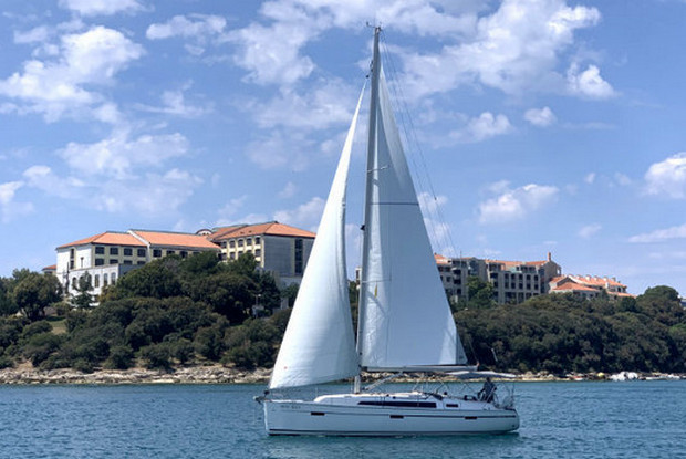 Bavaria Cruiser 41 - 3 cab., Pula