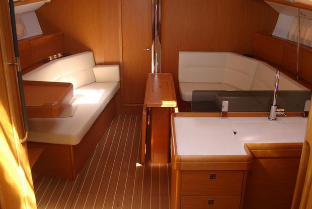 Sun Odyssey 42i, Portisco